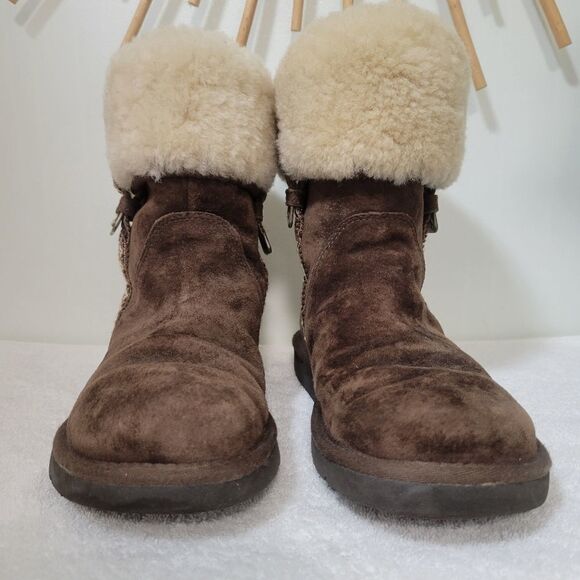 Women’s UGG Metro Tas Slip On Brown Suede Leather Ankle Boots Side Design - Picture 5 of 8